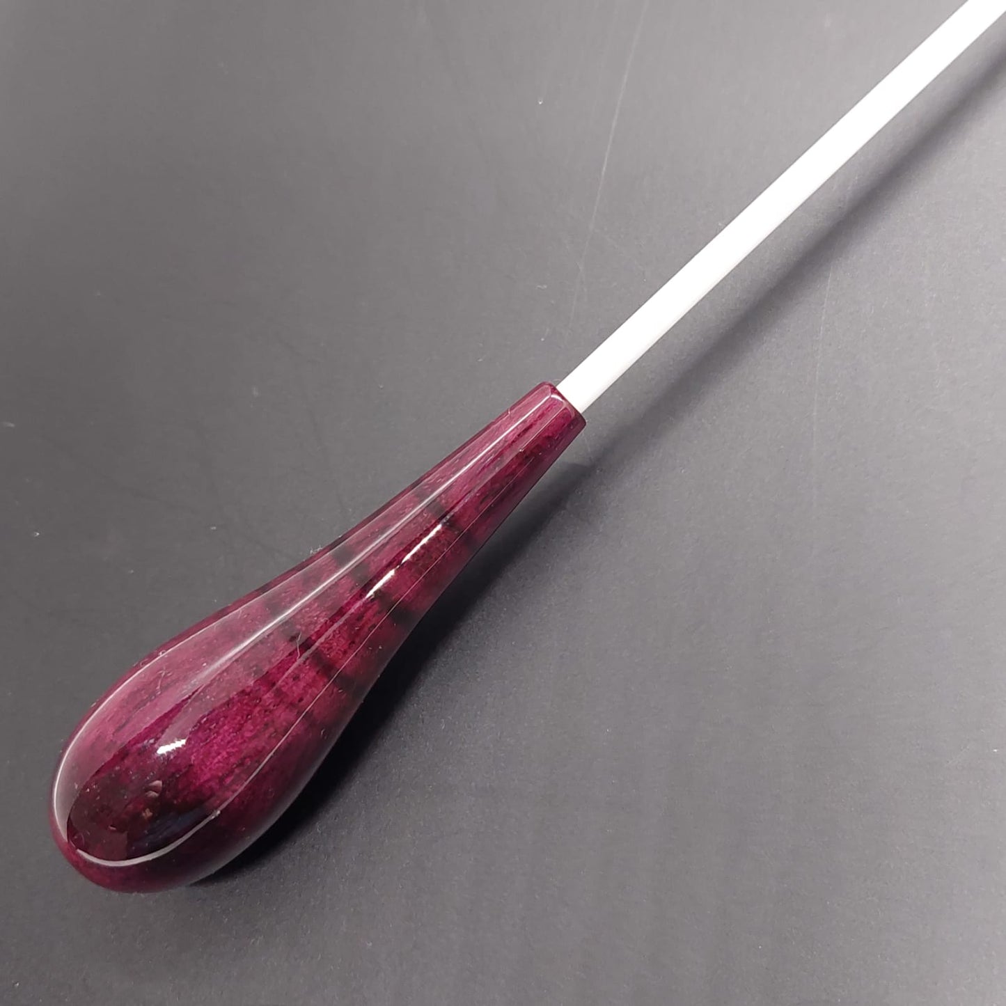 Combo - Batuta Clásica Madera Violetita y Estuche Beige