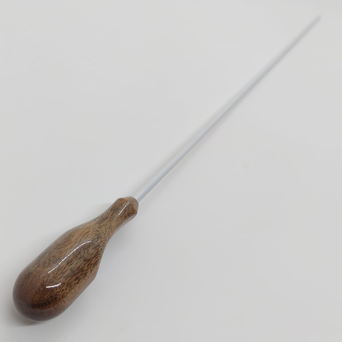 Batuta Anatómica Madera Grisácea