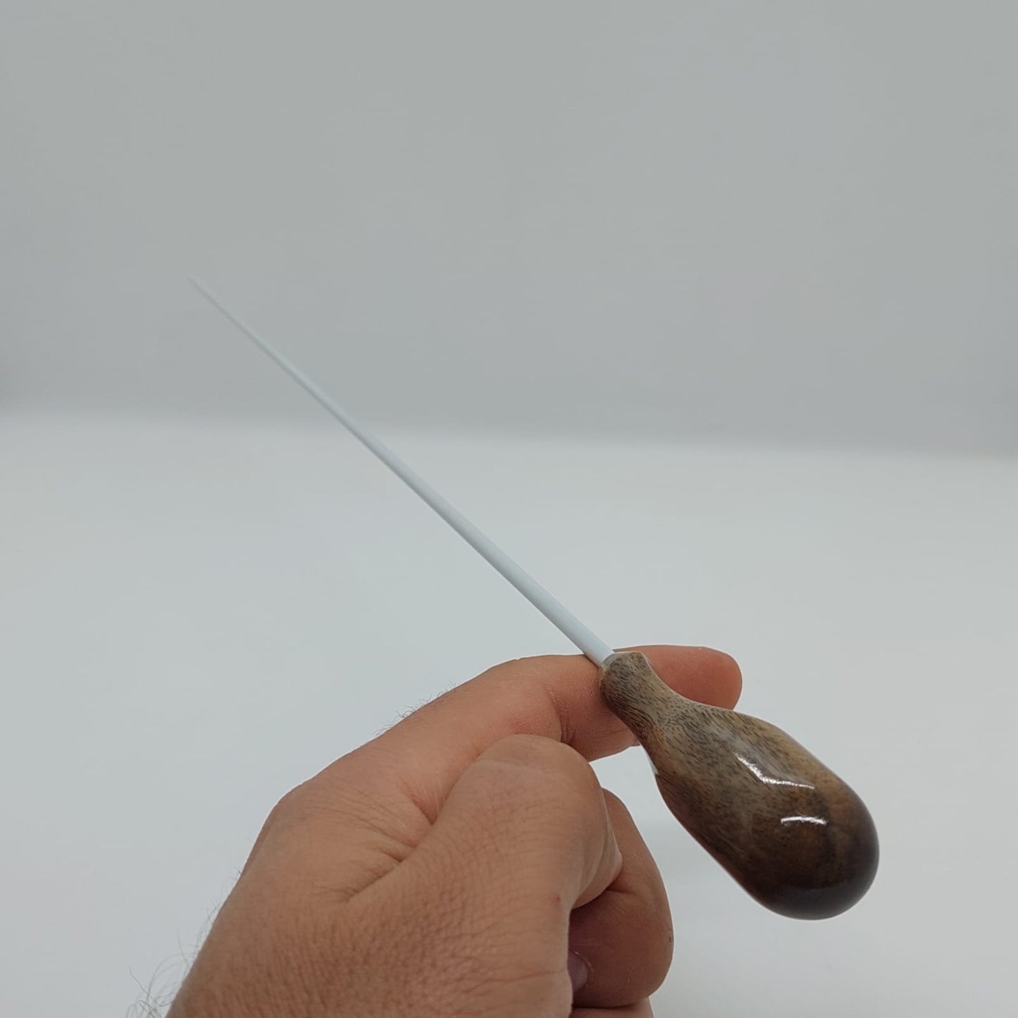 Batuta Anatómica Madera Grisácea