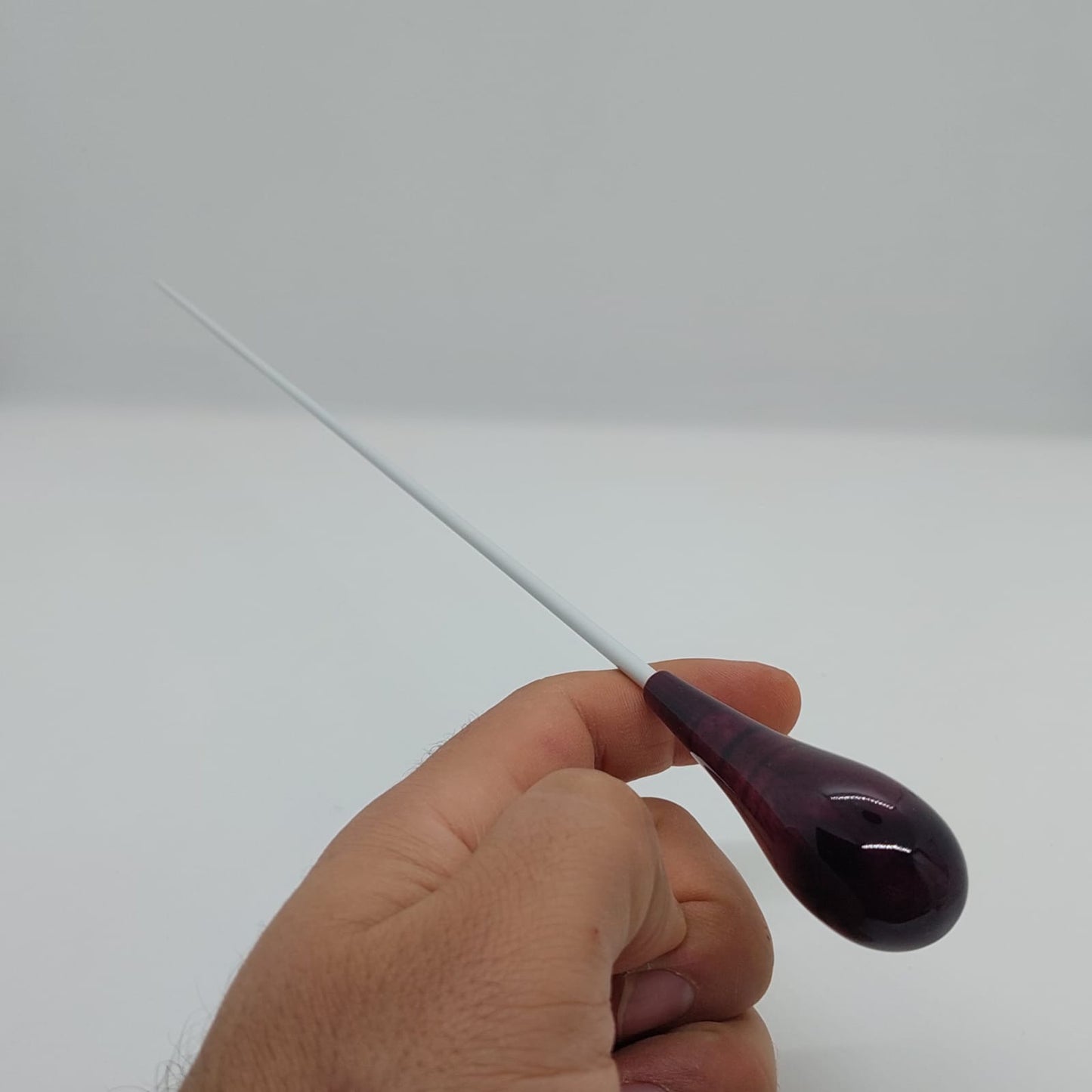 Combo - Batuta Clásica Madera Violetita y Estuche Beige