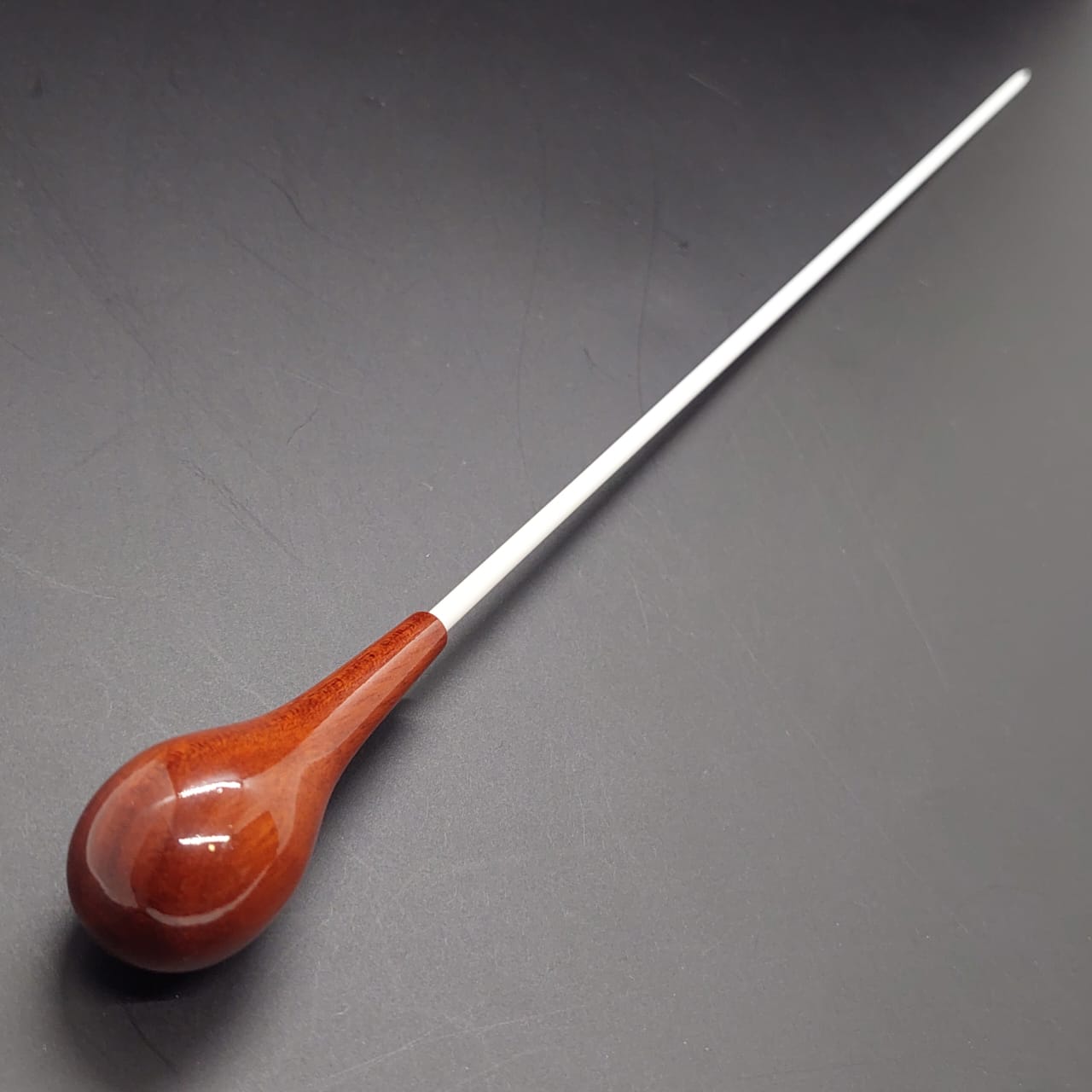 Batuta Clássica Bolinha Madeira Rubi