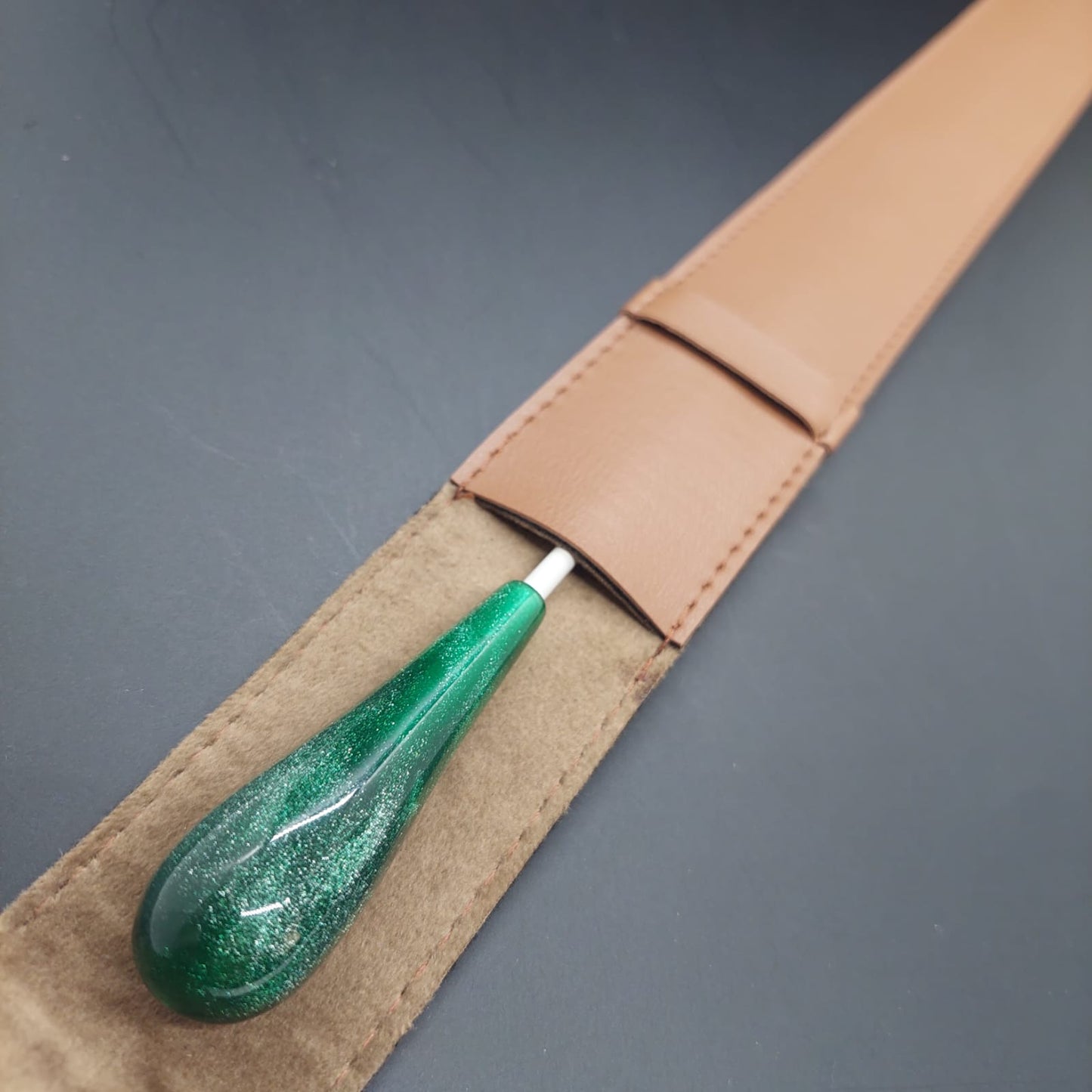 Combo - Batuta Clássica Resina 37cm e Case Caramelo