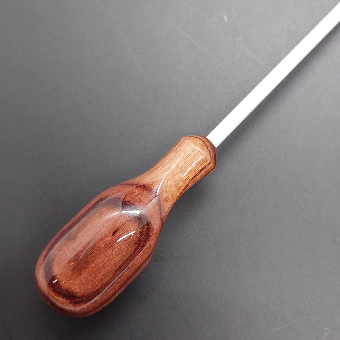 Combo - Batuta Anatômica Zebrawood 36cm (pera curta) e Case Bege