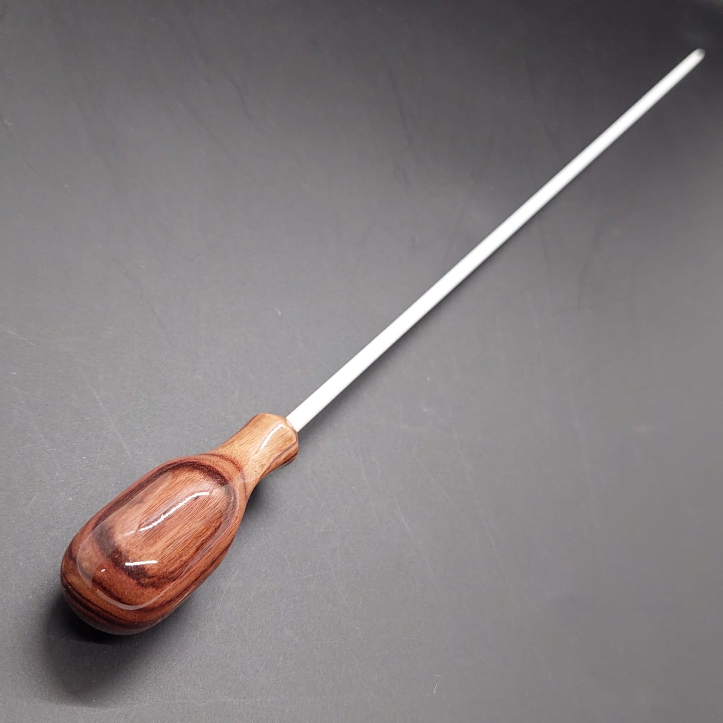 Combo - Batuta Anatômica Zebrawood 36cm (pera curta) e Case Bege