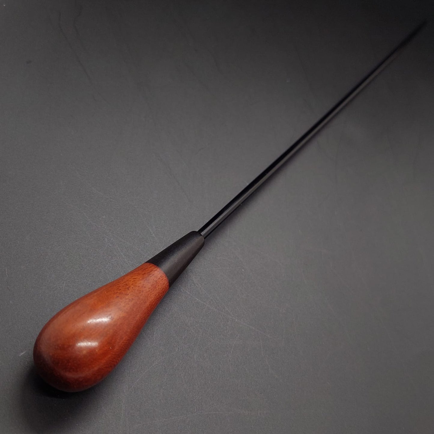 Combo - Batuta Clássica Madeira 37cm e Case Caramelo