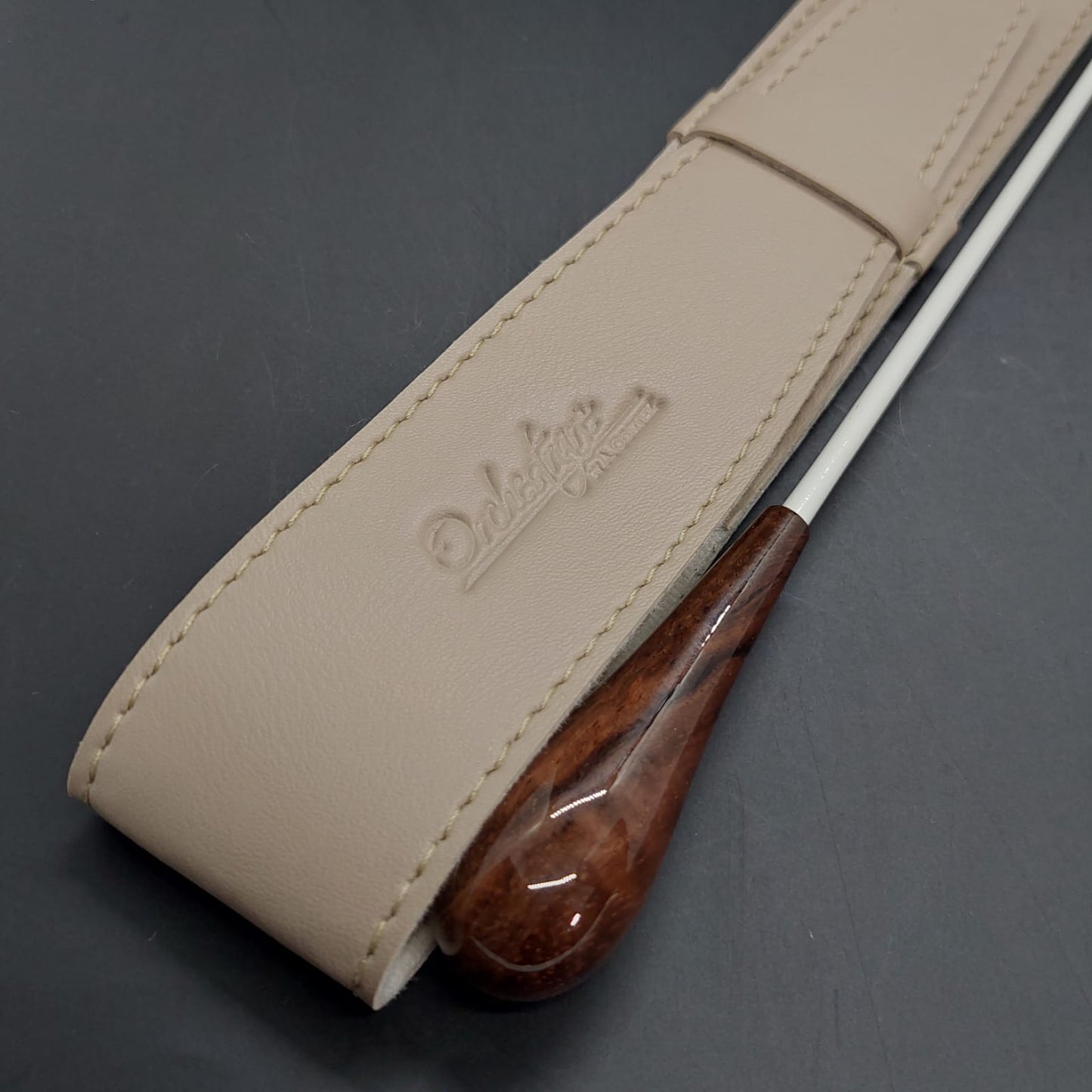 Combo - Batuta Clasica Madera Café y Estuche Negro