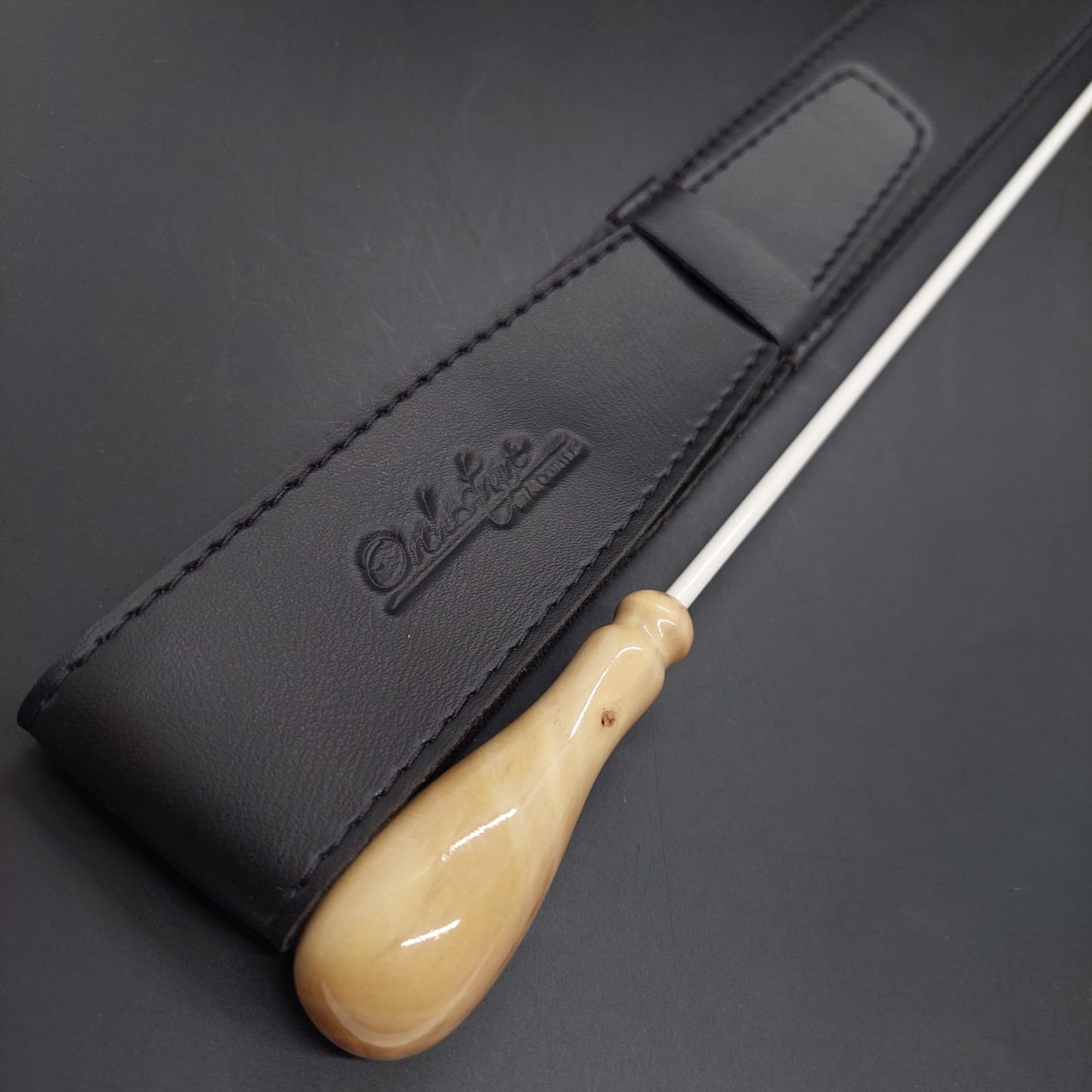 Combo - Batuta Clássica Vintage Madeira Clara e Case Preto