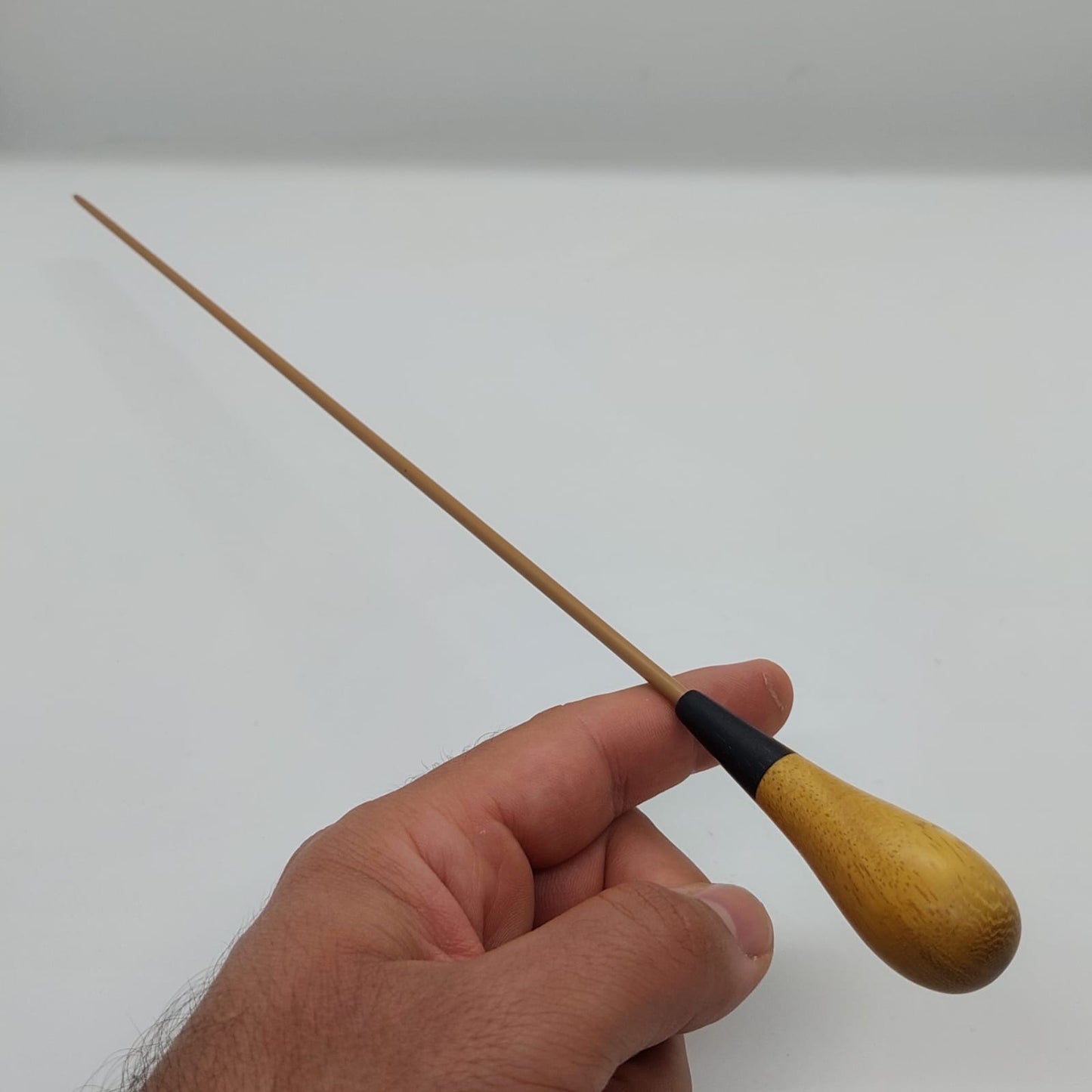 Batuta Clásica Madera Tallada Ébano - Modelo 2